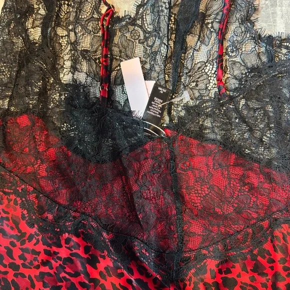 Victoria's Secret Red and Black Lace Chemise - Picture 5 of 9